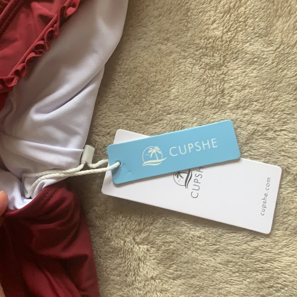 Cupshe one-piece Ruffle Swimsuit. - Picture 2 of 4